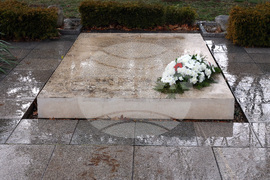 Дворец "Врана" - Цар Борис - гроб