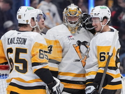 Penguins Canucks Hockey