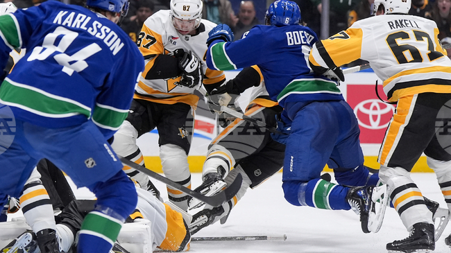 Новобранец вкара три гола и държи надеждите на Анахайм за класиране в плейофите в НХЛ, Колорадо с лесна победа при гостуването на Торонто