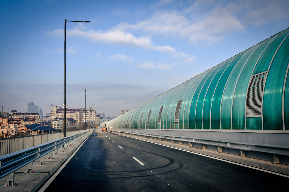 Обновеното пътно платно на моста над р. Въртопо от днес се отваря за движение