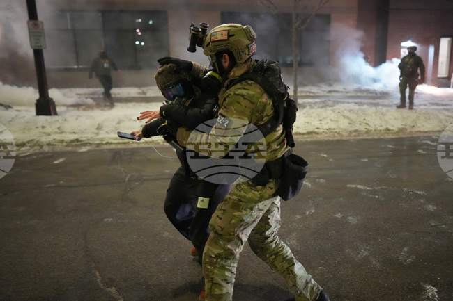 Западни издания коментират поредното убийство на протестиращ от имиграционни служители в Минеаполис