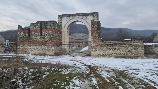 Проектът за посетителски център и паркинг край близката до Троян крепост „Состра“ е временно спрян заради липса на финансиране към момента