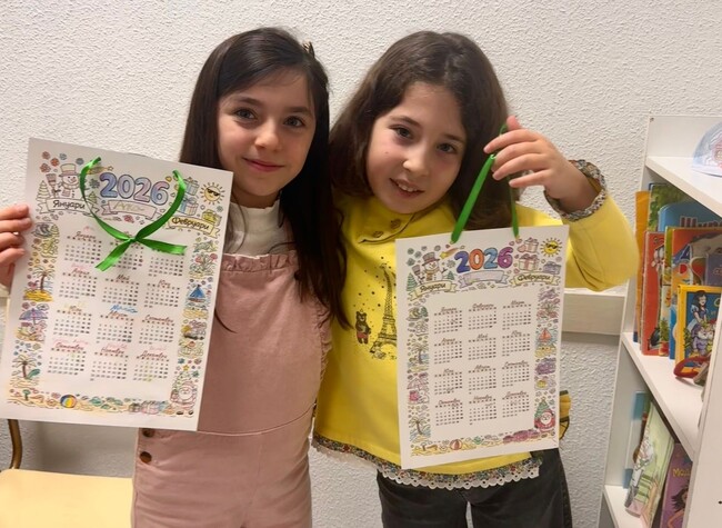 Учениците от Българското неделно училище „Иван Вазов“ в Сарон, Испания, взеха участие в работилница за изработка на календари 