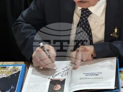 Стилист Капанов разказва са себе си в автобиографичната книга „Живот без спирачки“, снимка – екип Стилист Капанов 