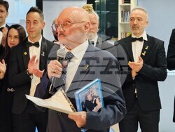 Стилист Капанов разказва са себе си в автобиографичната книга „Живот без спирачки“, снимка – екип Стилист Капанов 