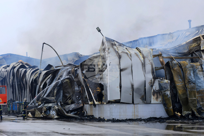 Тялото на пета жертва е открито след експлозията в завод за храни в Гърция