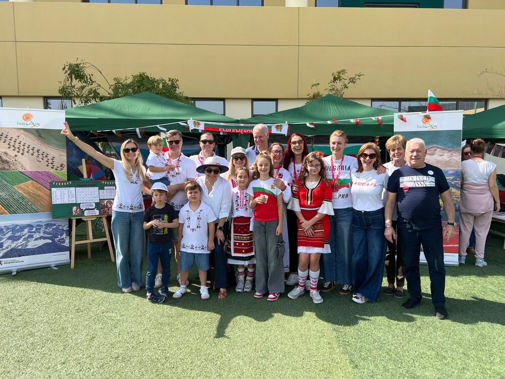 Представители на Българското училище „Камбана“ в Абу Даби представиха България в мултикултурно събитие, организирано от местно училище