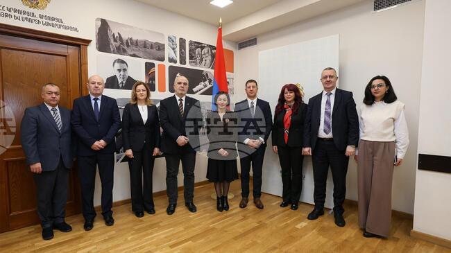 АРМЕНПРЕС: Жана Андреасян и Маноил Манев обсъдиха възможностите за провеждане на Дни на културата в България и Армения