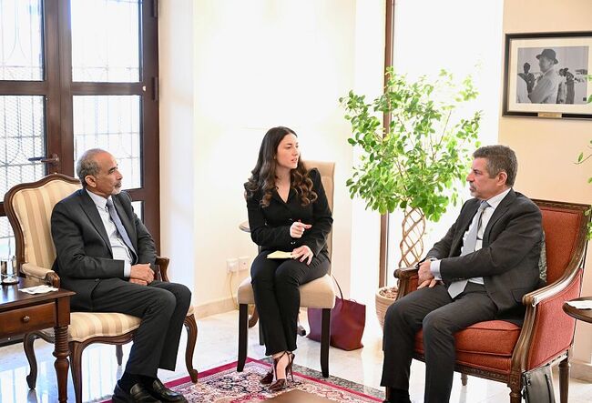 САБА: Член на Президентския съвет на Йемен се консултира с посланика на САЩ относно партньорството в борбата с тероризма 