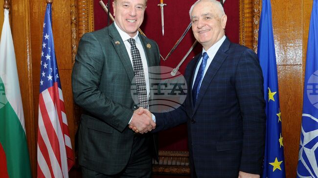 Outgoing Defence Minister Meets US Congress Delegation