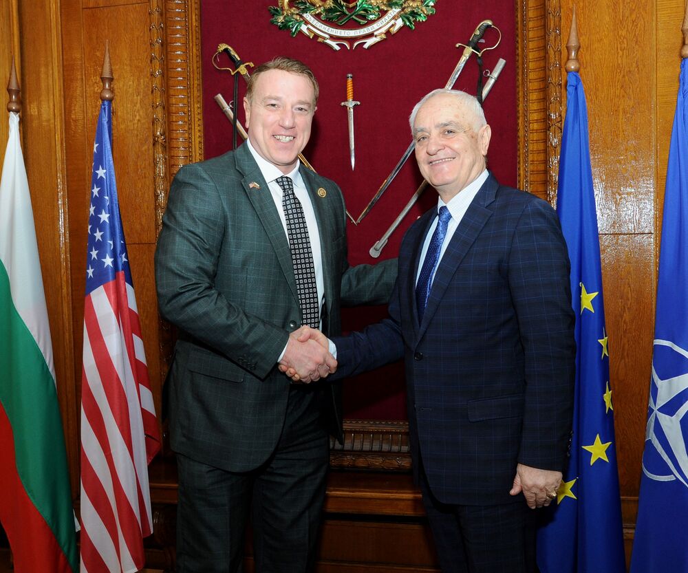 Outgoing Defence Minister Meets US Congress Delegation