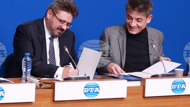 БТА и „Филип Кутев“ подписаха договор за партньорство, ансамбълът получи шрифта „ЛИК“