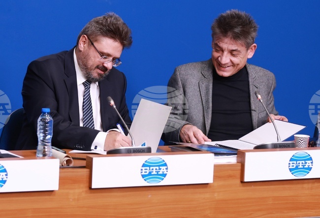 БТА и „Филип Кутев“ подписаха договор за партньорство, ансамбълът получи шрифта „ЛИК“