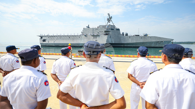АКП: Кораб на Военноморските сили на САЩ акостира в камбоджанската военноморската база Реам 