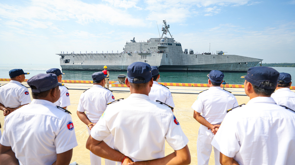 АКП: Кораб на Военноморските сили на САЩ акостира в камбоджанската военноморската база Реам 