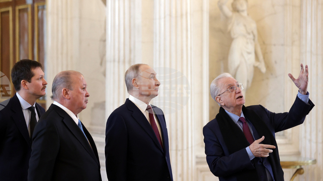 Владимир Путин посрещна в Санкт Петербург владетеля на Малайзия