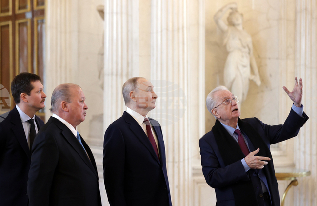 Владимир Путин посрещна в Санкт Петербург владетеля на Малайзия