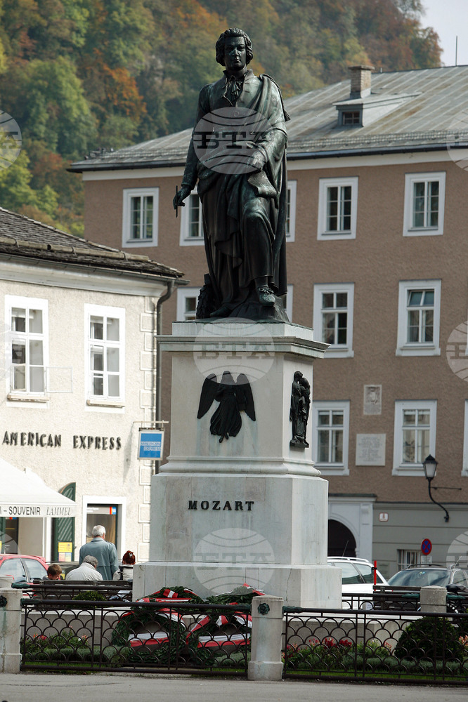 Никога не съм питал как се пише симфония, казва на свой ученик Моцарт, от чието рождение се навършват 270 години