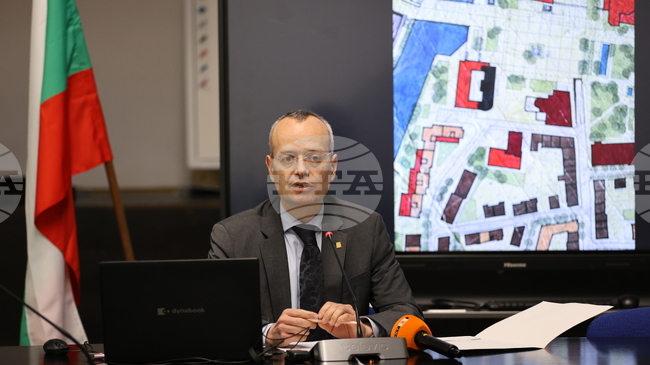 Отлага се изграждането на подземен паркинг под площад „Македония“, обяви кметът на Благоевград Методи Байкушев