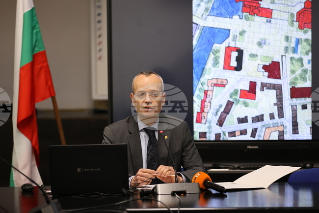 Отлага се изграждането на подземен паркинг под площад „Македония“, обяви кметът на Благоевград Методи Байкушев