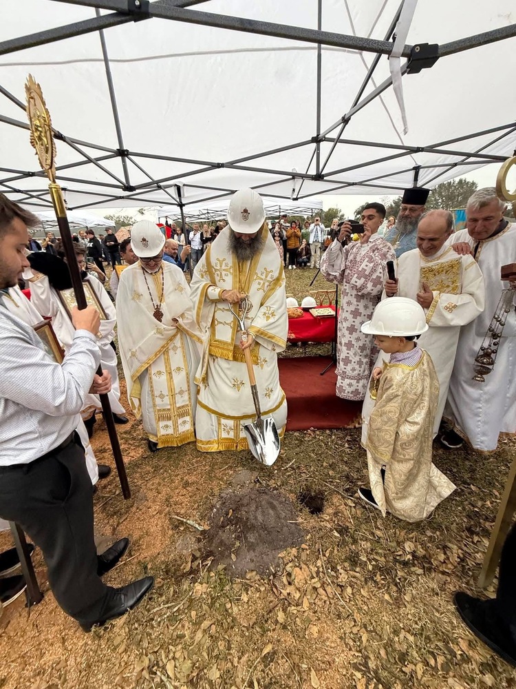 Поздравителен адрес за първата копка за новия храм на енорията „Св. Георги“ в Орландо публикува църквата „Св. Иван Рилски“ в Чикаго