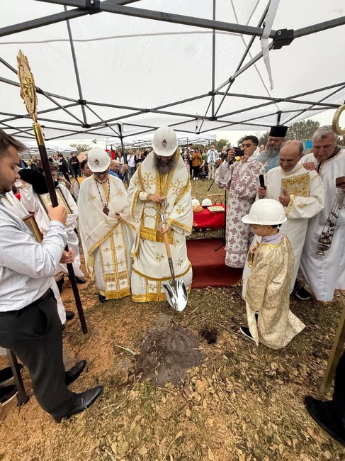 Поздравителен адрес за първата копка за новия храм на енорията „Св. Георги“ в Орландо публикува църквата „Св. Иван Рилски“ в Чикаго