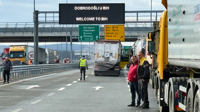 Трети ден продължават блокадите на гранични пунктове за товарни превози между страни от Западните Балкани и ЕС