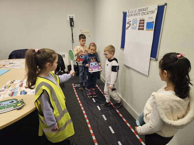 Интерактивни занятия по безопасност на движението се състояха в Българското съботно училище „АБВ“ в Единбург