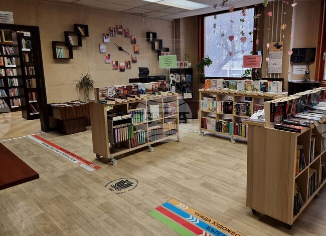 Виртуалните посещения във Варненската библиотека вече са повече от физическите, показват данните за 2025 г.