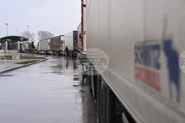 Превозвачите от Черна гора прекратяват граничните блокади; президентът Яков Милатович изпрати писмо до комисаря по разширяването Марта Кос