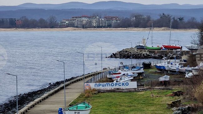 Доброволци обхождат бреговете на Приморско в издирване на изчезналия риболовен кораб 