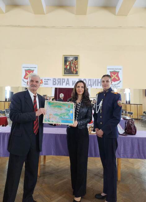 Кметът на Община Троян – г-жа Донка Михайлова бе отличена с най-високия приз на сдружение „Артилерия – ген. Владимир Вазов” – Плевен