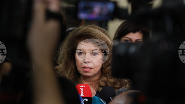 Графикът за консултациите за служебно правителство ще бъде обявен утре, съобщи президентът Илияна Йотова 