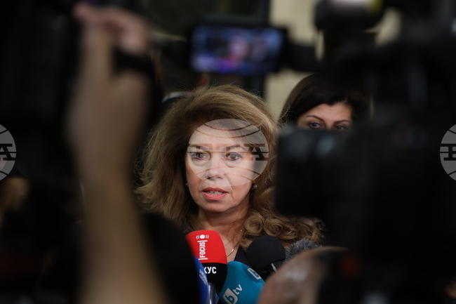 Графикът за консултациите за служебно правителство ще бъде обявен утре, съобщи президентът Илияна Йотова 