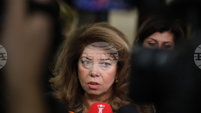 Графикът за консултациите за служебно правителство ще бъде обявен утре, съобщи президентът Илияна Йотова 