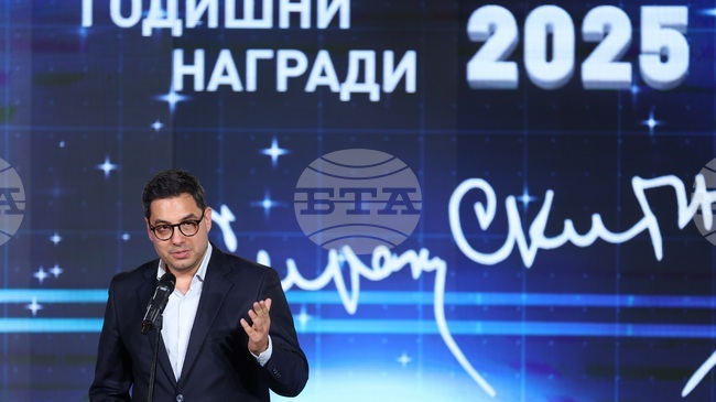 Бойко Василев пази нормалността със стил, етика и ясен глас, каза Светослав Иванов на церемонията „Сирак Скитник“ в БНР