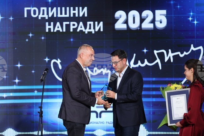 Бойко Василев пази нормалността със стил, етика и ясен глас, каза Светослав Иванов на церемонията „Сирак Скитник“ в БНР