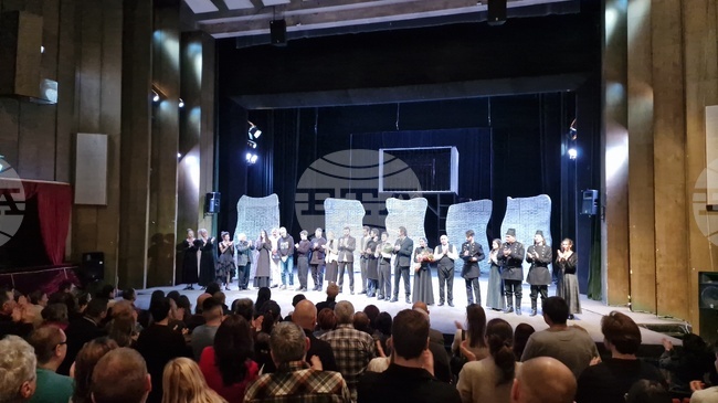 Със спектакъла „Солунските съзаклятници“ режисьорът Мария Генова и актьори направиха премиера на великотърновска сцена