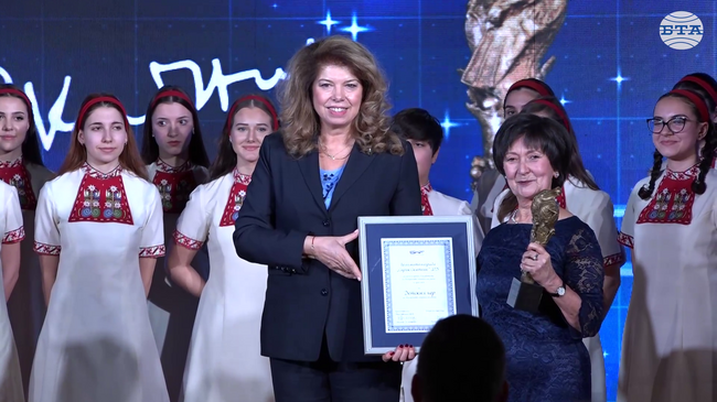 Детският хор на Българското национално радио е институция, каза президентът Илияна Йотова, връчвайки наградата „Сирак Скитник“ на формацията