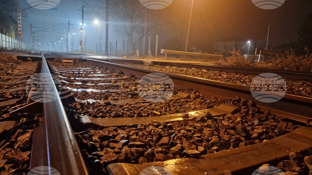 Заради инцидент след неправомерно пресичане на жп линията между гарите Бели извор и Враца е нарушен графикът на влаковете в района