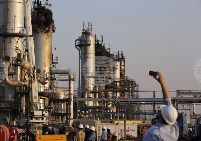 Саудитската "Арамко" обмисля продажбата на до пет газови електроцентрали, съобщава Ройтерс 