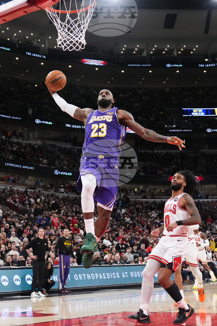 APTOPIX Lakers Bulls Basketball