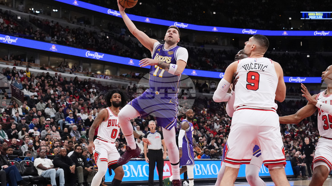 Лос Анджелис Лейкърс надделя над Чикаго Булс като гост в НБА