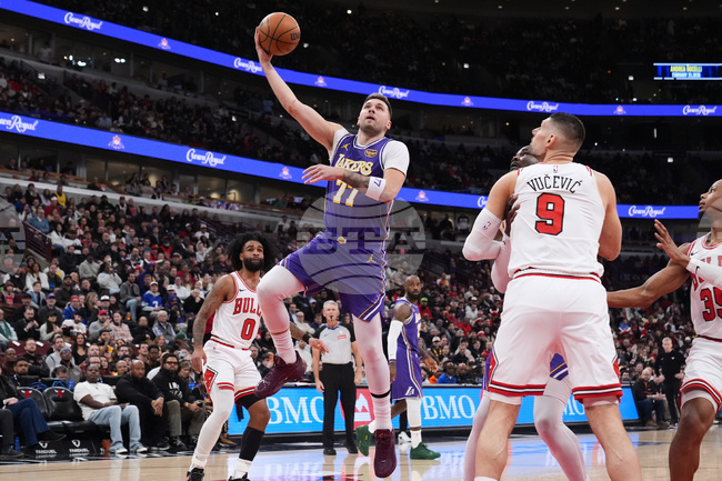 Лос Анджелис Лейкърс надделя над Чикаго Булс като гост в НБА