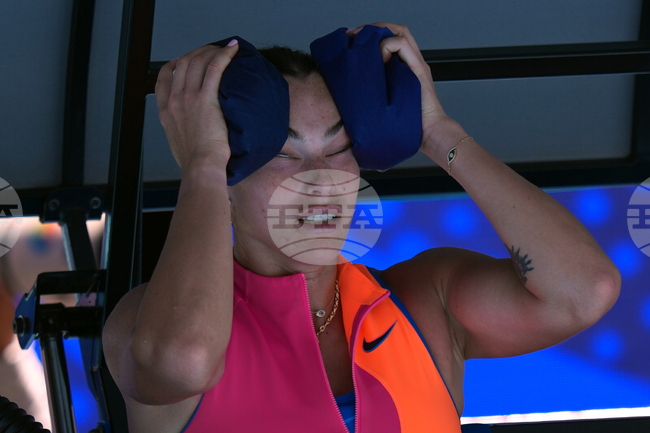 Водачката в схемата на Откритото първенство на Австралия Арина Сабаленка заяви, че организаторите трябва да преразгледат забраната за носене на фитнес тракери