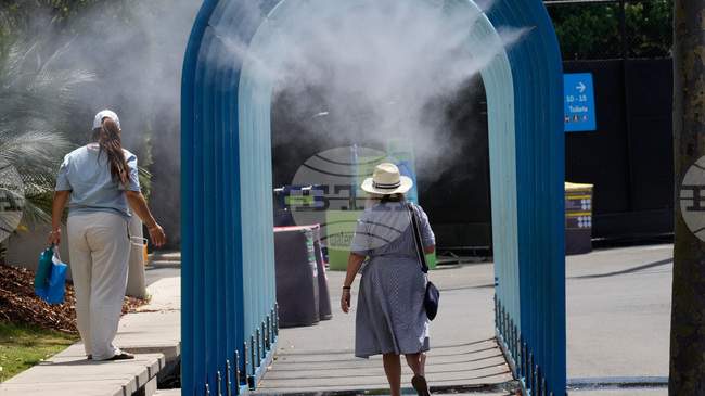 Организаторите на Откритото първенство на Австралия по тенис задействаха политиката за екстремни горещини