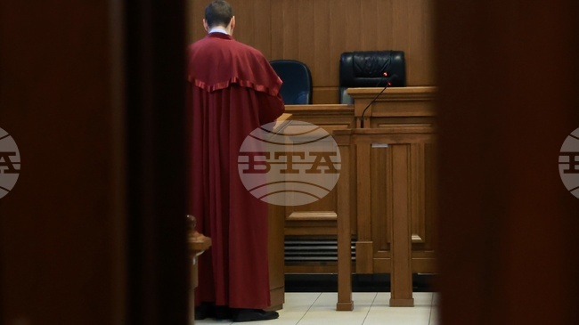 Съдът остави в ареста 36-годишен мъж, обвинен за умишлено причиняване на средна телесна повреда на бившата си съпруга в село Обручище