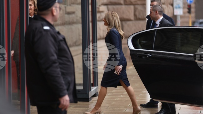 Рая Назарян пристигна на „Дондуков“ 2 за среща с президента Илияна Йотова по процедурата за назначаване на служебно правителство