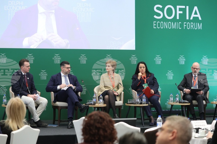 Participants in Panel Dedicated to Bulgaria's Euro Area Membership Describe Euro Adoption as Strategic Success Opening New Opportunities