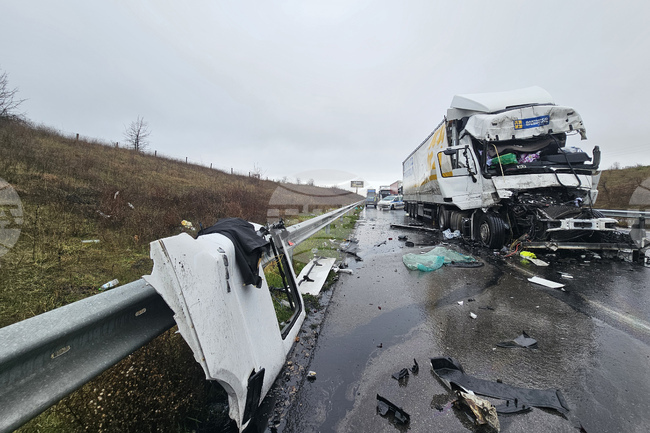 Шофьор на турски камион е загинал на място при удар в молдовски тир на автомагистрала "Марица" преди "Капитан Андреево"